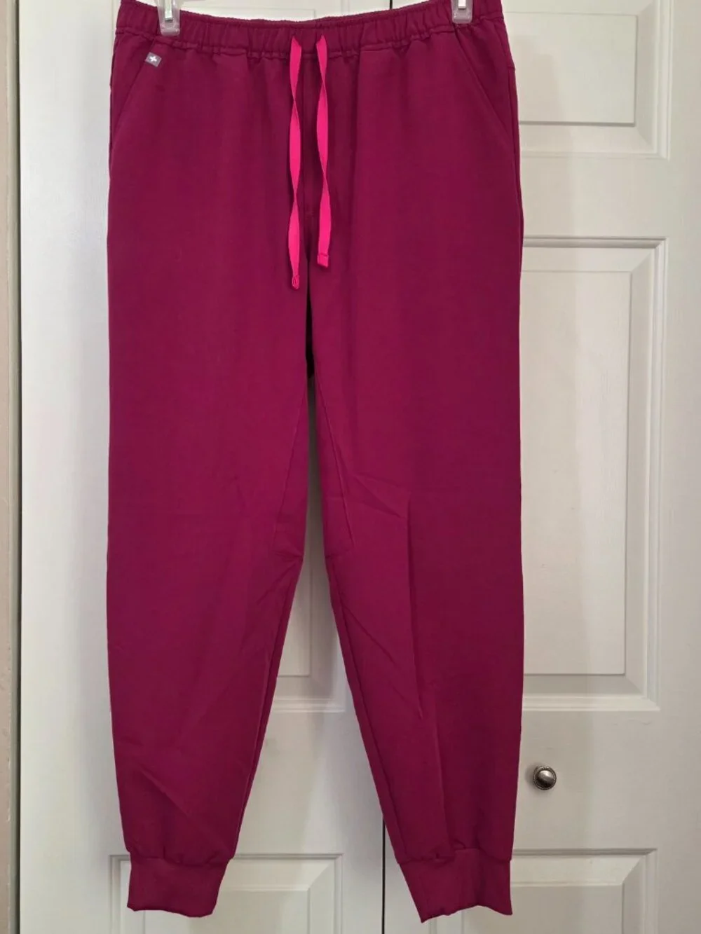 🌟 FIGS Men's Jogger Scrub Pants (L) - Dark Magenta
